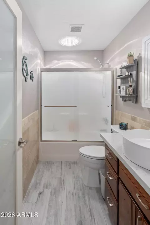 Bath - 42331 N 3rd St, Phoenix, AZ 85086 photo 3 of 4
