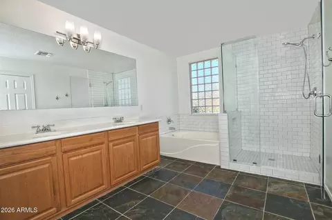 Bath - 1708 E Cielo Grande Ave, Phoenix, AZ 85024 photo 3 of 5