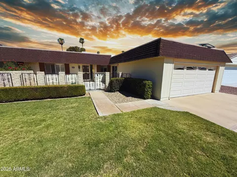10416 W Prairie Hills Cir, Sun City, AZ 85351