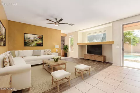 707 W Agrarian Hills Dr, San Tan Valley, AZ 85143