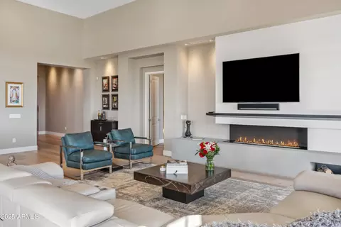 Living - 2 Biltmore Est #309, Phoenix, AZ 85016 photo 1 of 2