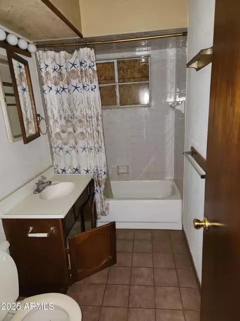 Bath - 2028 W Clarendon Ave, Phoenix, AZ 85015 photo 1 of 2