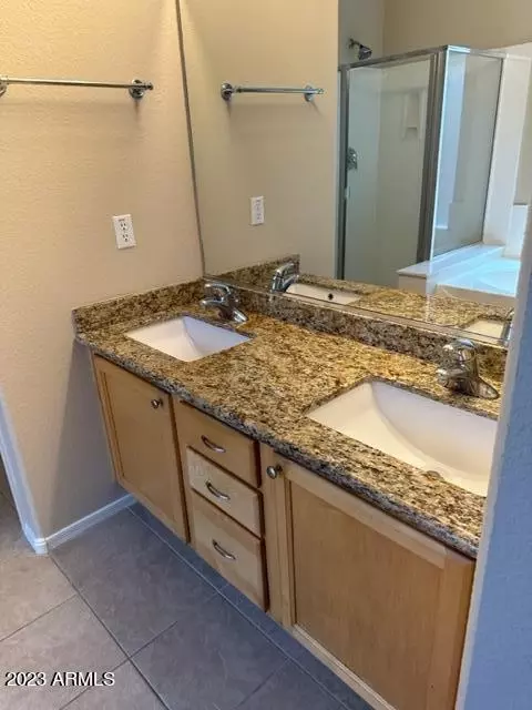 Bath - 857 E Cathy Dr, Gilbert, AZ 85296 photo 1 of 3