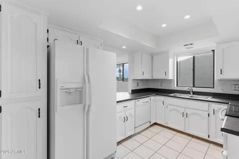 Kitchen - 7061 E Broadway Rd #48, Mesa, AZ 85208 photo 6 of 7