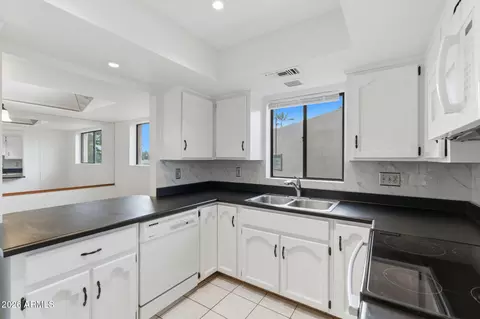 Kitchen - 7061 E Broadway Rd #48, Mesa, AZ 85208 photo 4 of 7