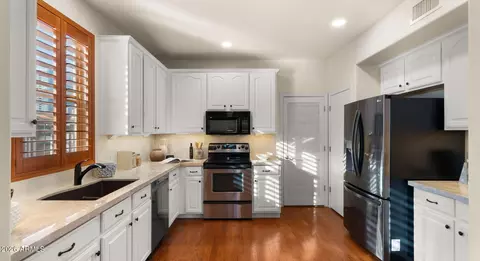 Kitchen - 706 E Washington St #101, Phoenix, AZ 85034 photo 1 of 3