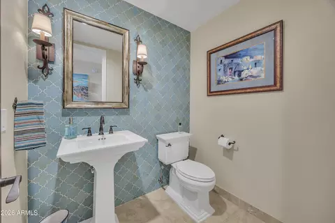 Bath - 3118 E Maryland Ave, Phoenix, AZ 85016 photo 1 of 5