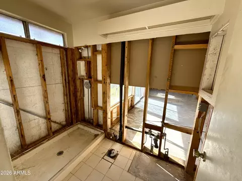 Bath - 1237 E Sequoia Dr, Phoenix, AZ 85024 photo 2 of 2