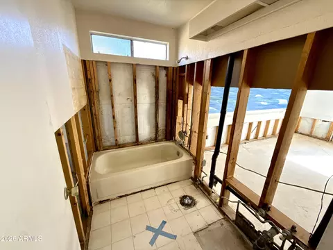 Bath - 1237 E Sequoia Dr, Phoenix, AZ 85024 photo 1 of 2