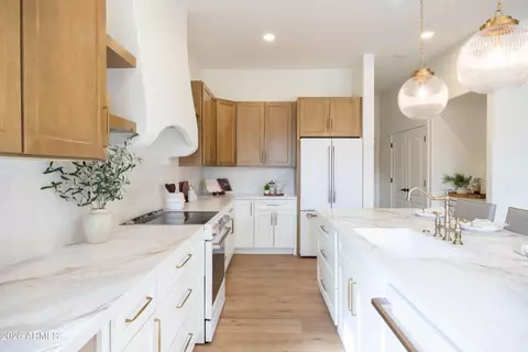 Kitchen - 3519 E Bridgeport Pkwy, Gilbert, AZ 85295 photo 6 of 8