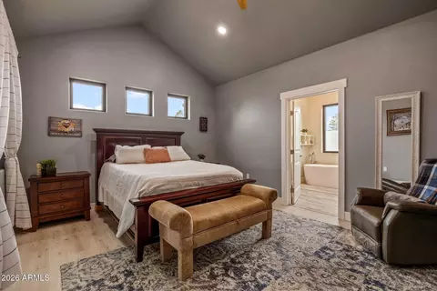 Bedroom - 2270 Spitfire Cir, Overgaard, AZ 85933 photo 1 of 6