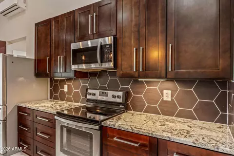 Kitchen - 2270 Spitfire Cir, Overgaard, AZ 85933 photo 3 of 4