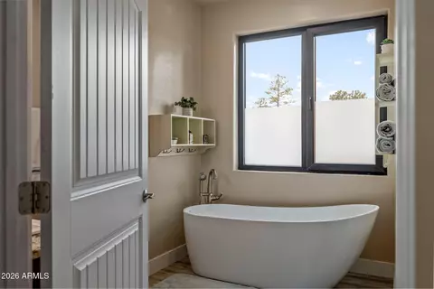 Bath - 2270 Spitfire Cir, Overgaard, AZ 85933 photo 1 of 6