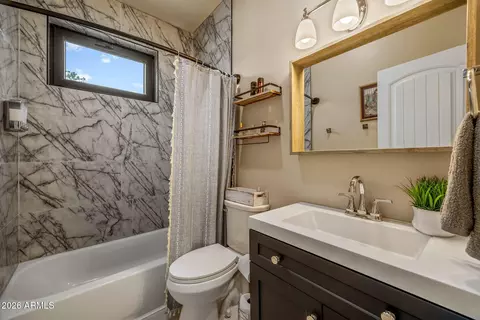 Bath - 2270 Spitfire Cir, Overgaard, AZ 85933 photo 4 of 6
