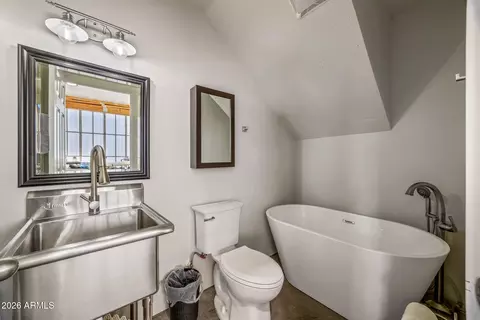 Bath - 2270 Spitfire Cir, Overgaard, AZ 85933 photo 6 of 6
