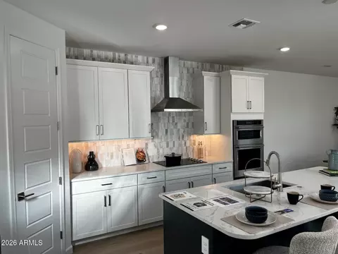 Kitchen - 10038 S 23rd Ln, Phoenix, AZ 85041 photo 1 of 2