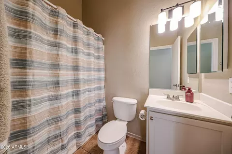 Bath - 5621 S 5th Dr, Phoenix, AZ 85041 photo 2 of 2