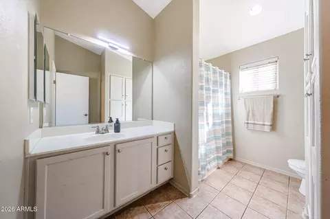 Bath - 5621 S 5th Dr, Phoenix, AZ 85041 photo 1 of 2