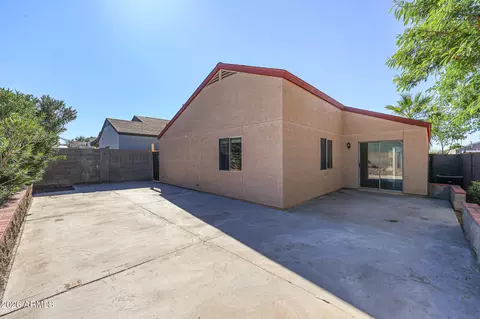 Exterior - 5621 S 5th Dr, Phoenix, AZ 85041 photo 4 of 5