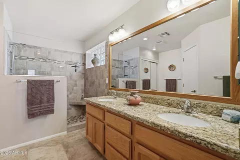 Bath - 7838 E Nopal Ave, Mesa, AZ 85209 photo 2 of 5