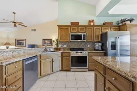 Kitchen - 7838 E Nopal Ave, Mesa, AZ 85209 photo 3 of 4