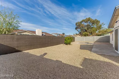 Exterior - 7620 W Wolf St, Phoenix, AZ 85033 photo 5 of 8