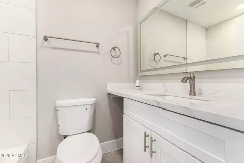 Bath - 7620 W Wolf St, Phoenix, AZ 85033 photo 2 of 2