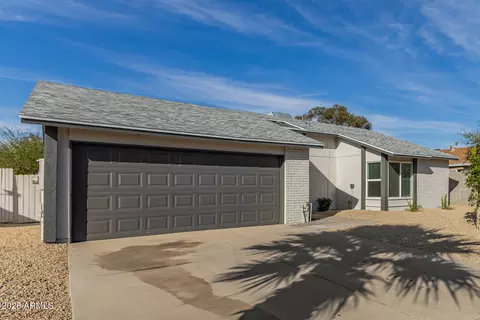 Exterior - 7620 W Wolf St, Phoenix, AZ 85033 photo 3 of 8