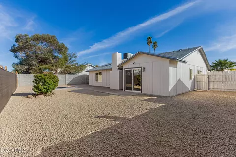 Exterior - 7620 W Wolf St, Phoenix, AZ 85033 photo 6 of 8
