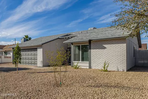 Exterior - 7620 W Wolf St, Phoenix, AZ 85033 photo 4 of 8