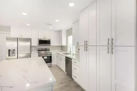 Kitchen - 7620 W Wolf St, Phoenix, AZ 85033 photo 2 of 4