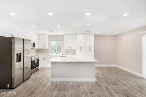 Kitchen - 7620 W Wolf St, Phoenix, AZ 85033 photo 1 of 4