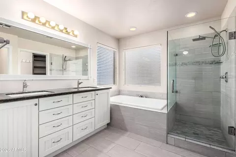 Bath - 886 W Windhaven Ave, Gilbert, AZ 85233 photo 2 of 5