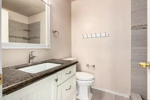 Bath - 886 W Windhaven Ave, Gilbert, AZ 85233 photo 4 of 5