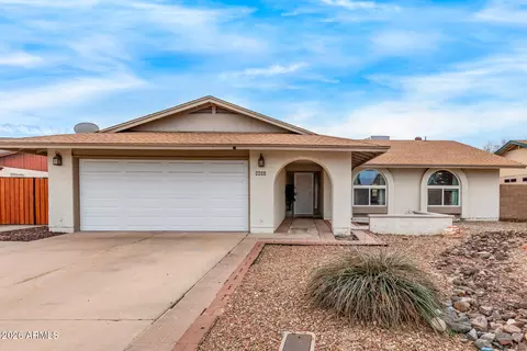 5831 W Campo Bello Dr, Glendale, AZ 85308