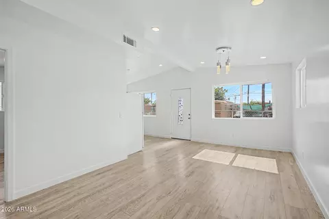 6420 W Van Buren St #B4, Phoenix, AZ 85043