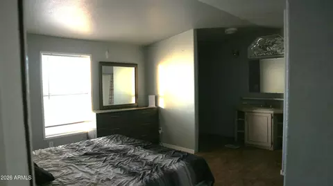 49815 N Eagle View Dr, Aguila, AZ 85320
