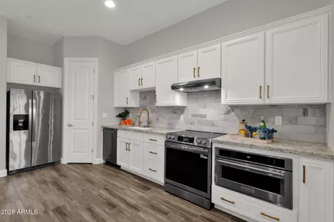 Kitchen - 4282 Estrella Ct, Gilbert, AZ 85296 photo 7 of 8