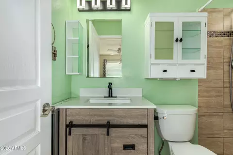 Bath - 2323 E Kathleen Rd, Phoenix, AZ 85022 photo 1 of 2