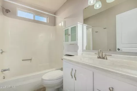 Bath - 2323 E Kathleen Rd, Phoenix, AZ 85022 photo 2 of 2