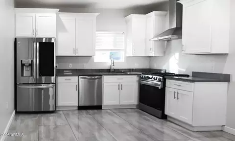 Kitchen - 4130 N Longview Ave, Phoenix, AZ 85014 photo 2 of 2