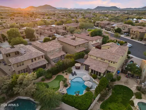 View/Area - 3729 E Robin Ln, Phoenix, AZ 85050 photo 4 of 6