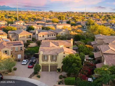 View/Area - 3729 E Robin Ln, Phoenix, AZ 85050 photo 5 of 6