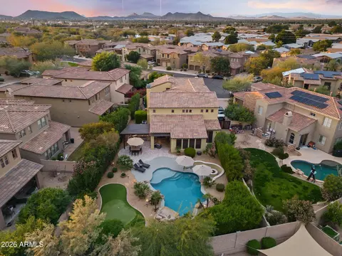 View/Area - 3729 E Robin Ln, Phoenix, AZ 85050 photo 3 of 6