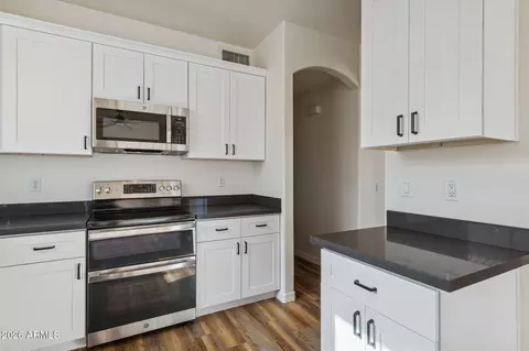 Kitchen - 4034 E Chambers St, Phoenix, AZ 85040 photo 2 of 2