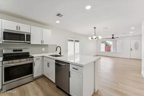 Kitchen - 4335 E Contessa St, Mesa, AZ 85205 photo 1 of 2