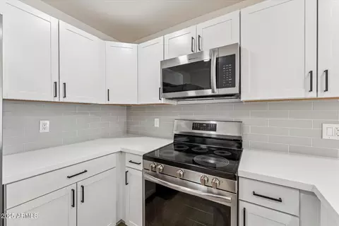 Kitchen - 4335 E Contessa St, Mesa, AZ 85205 photo 2 of 2