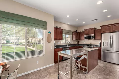 3933 E Cat Balue Dr, Phoenix, AZ 85050 photo 9