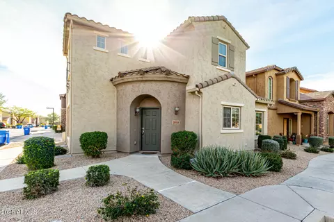 3933 E Cat Balue Dr, Phoenix, AZ 85050