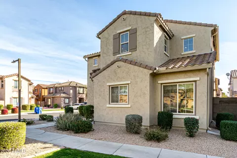 3933 E Cat Balue Dr, Phoenix, AZ 85050 photo 3